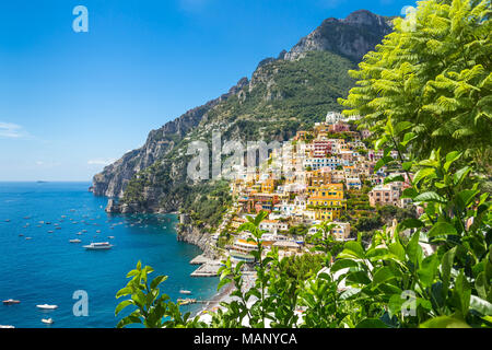 Costiera Amalfitana, Mare Mediterraneo, Italia. Foto Stock