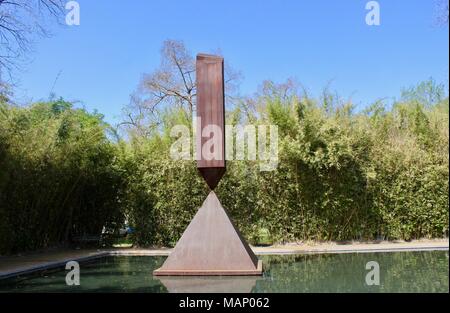 La rotta monumento Obelisco da Barnett Newman dedicato a Martin Luther King Junior Houston Texas Foto Stock