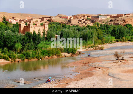 L'oasi cittadina di Kelaa M' Gouna famoso per le sue rose. Il Marocco Foto Stock