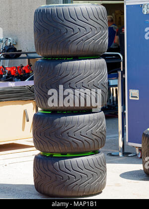 Montreal, Quebec. Un mucchio di Pirelli pioggia intermedio di Formula 1 pneumatici al Gran Premio del Canada a Montreal, Quebec Foto Stock