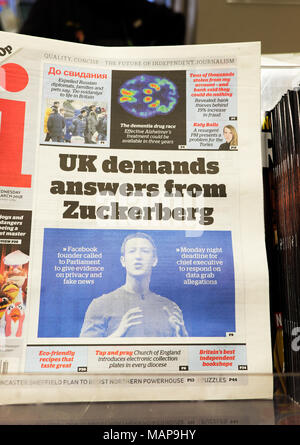 I titolo di giornale giornali indipendenti "Regno Unito esige risposte da Zuckerberg' il 21 marzo 2018 a Londra England Regno Unito Foto Stock