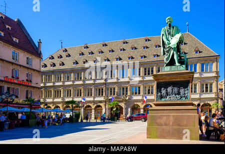 Camera di Commercio di edificio, statua di Gutenberg, luogo piazza Gutenberg, Strasburgo, Alsazia, Francia, Europa Foto Stock