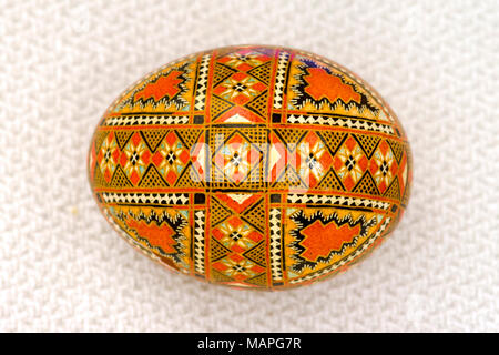 Pysanka (Ucraino uovo di Pasqua), intricate inscritto. Foto Stock