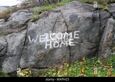 Benvenuti home iscriviti dipinta su una roccia Foto Stock