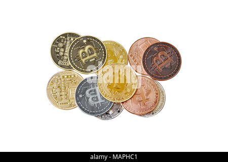 Un gruppo di fisici, cryptocurrency Bitcoin, Ethereum, Litecoin, Dash stack su sfondo bianco, isolato con percorso di clipping, vista dall'alto Foto Stock