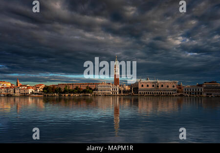 Campanile di San Marco. Piazza San Marco. Il Palazzo del Doge. Foto Stock