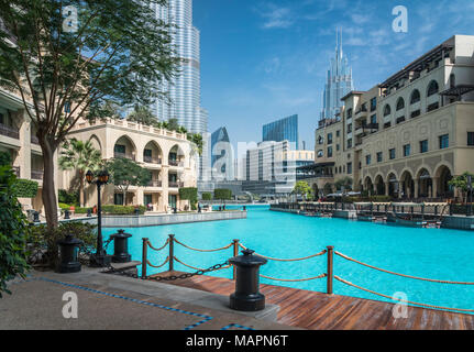 Il Souk Al Bahar vicino al Burj Khalifa nel centro cittadino di Dubai, UAE, Medio Oriente. Foto Stock