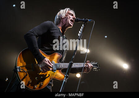 Paul Weller suonare dal vivo presso il Centro internazionale di Bournemouth Foto Stock