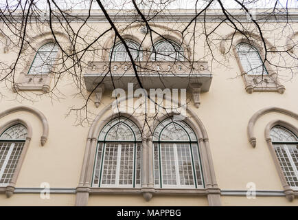 Facciata di un bellissimo edificio nel Bairro Alto quartiere di Lisbona, Portogallo. Foto Stock