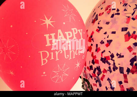 Buon compleanno palloncini Rose Foto Stock