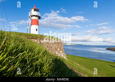 Faro e la storica fortezza di Skansin,Torshavn, Streymoy Isola, Isole Faerøer, Danimarca, Europa Foto Stock