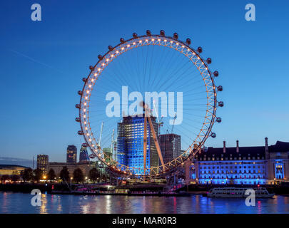 London Eye (Millennium Wheel) al crepuscolo, London, England, Regno Unito, Europa Foto Stock