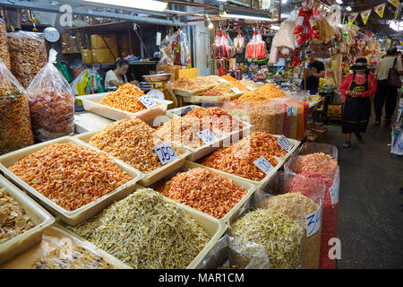 Pesce essiccato al mercato del pesce a Samut Sakhon, Bangkok, Thailandia, Sud-est asiatico, in Asia Foto Stock