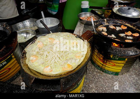 Ristorante Banh Xeo 46A a ho Chi Minh City (Saigon), Vietnam. Reso popolare da Anthony Bourdain per la sua serie televisiva. Foto Stock