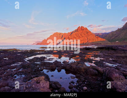 Coste e montagne di Anaga al tramonto, Punta del Hidalgo, isola di Tenerife, Isole Canarie, Spagna, Atlantico, Europa Foto Stock