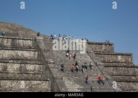 La Piramide della Luna, Teotihuacan zona archeologica, Sito Patrimonio Mondiale dell'UNESCO, Stato del Messico, Messico, America del Nord Foto Stock