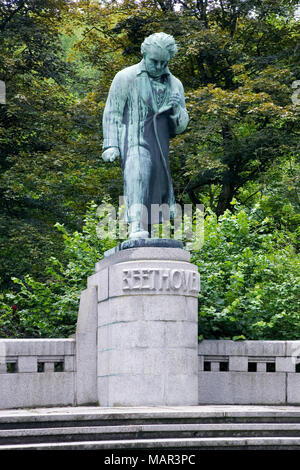 KARLOVY VARY, Repubblica Ceca - 6 Settembre 2014: Ludwig van Beethoven nella città termale di Karlovy Vary, Boemia occidentale, Repubblica Ceca. Famoso storico molle, m Foto Stock