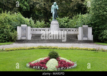 KARLOVY VARY, Repubblica Ceca - 6 Settembre 2014: Ludwig van Beethoven nella città termale di Karlovy Vary, Boemia occidentale, Repubblica Ceca. Famoso storico molle, m Foto Stock