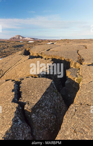 Targa tettonica fessura, dividendo Eurasian e piastra di Nord America. Myvatn, Islanda Foto Stock