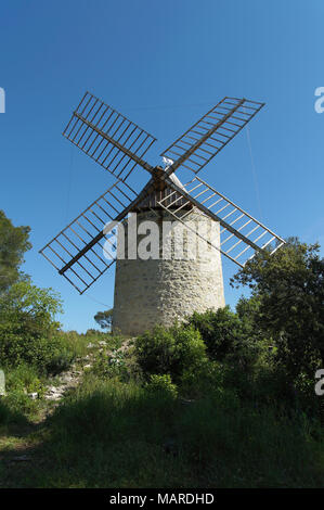 Il mulino a vento di Ramet, vicino al mulino a vento da Alphonse Daudet a Fontvielle in Provenza, Francia meridionale Foto Stock