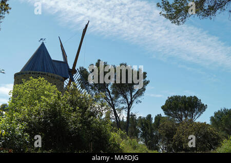 Il mulino a vento di Ramet, vicino al mulino a vento da Alphonse Daudet a Fontvielle in Provenza, Francia meridionale Foto Stock