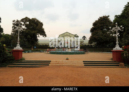 Bangalore, India - 18 Ottobre 2016: una vista laterale del ben noto "Casa di vetro' a Lalbagh che era stato costruito nel 1889. Foto Stock