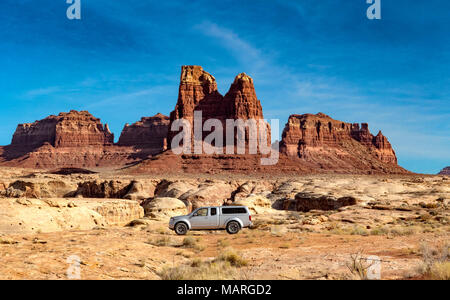 Il campeggio e il fuoristrada al Lago Powell di aree ricreative Foto Stock