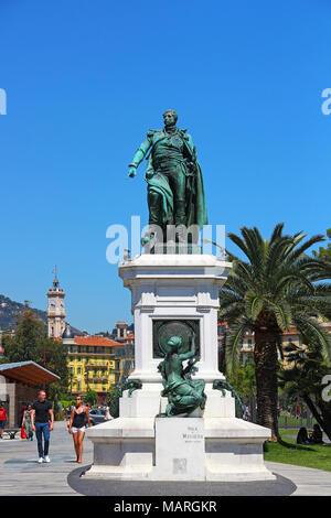 Nizza, Francia - 23 giugno 2016: Andre Massena statua sulla Promenade du Paillon in downtown Nice Foto Stock