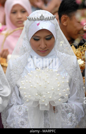 Un tradizionale matrimonio malese è uno dei più diversi, per non parlare di sontuose tradizioni culturali nel mondo. Foto Stock