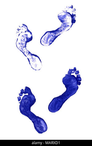 Donna o bambino di footprint realizzato da blue vernice acrilica su carta bianca Foto Stock