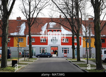 22 marzo 2018, Germania, Magdeburg: la riforma Gartenstadt-Kolonie è sulla lista di Magdeburg Bauhaus dell anno 2019. Per l anniversario Bauhaus 2019, città come Magdeburgo, Dessau e Halle vengono raffigurati come centri del moderno. Sassonia-anhalt previsto intorno 18, 5 milioni di euro per l'anniversario tra il 2017 e il 2019. Foto: Peter Gercke/dpa-Zentralbild/ZB Foto Stock