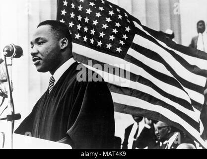 File. 4 apr, 2018. Il reverendo Martin Luther King Jr. è stato fatalmente di colpo da J. Earl Ray a 6:01 p.m., 4 aprile 1968, come egli si fermò sul secondo piano balcone del Lorraine Hotel a Memphis, Tennessee. Nella foto: 1 gennaio, 1960 - Washington, DC, Stati Uniti - Il Reverendo Martin Luther King Jr è stato un famoso leader dell'African American movimento per i diritti civili. Il re fu tragicamente ucciso il 4 aprile 1968 al Lorraine Motel. Nella foto: Re predicando a un evento. (Credito Immagine: © Keystone Press Agency/Keystone USA via ZUMAPRESS.com) Foto Stock