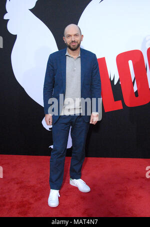 WESTWOOD, CA - 03 aprile: Attore Paul Scheer assiste la premiere di Universal Pictures' 'bloccanti' al Regency Village Theatre il 3 aprile 2018 a Westwood, California. Foto Stock