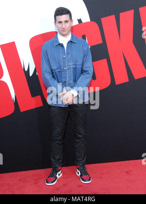 WESTWOOD, CA - 03 aprile: Attore Sam Lerner partecipa alla premiere di Universal Pictures' 'bloccanti' al Regency Village Theatre il 3 aprile 2018 a Westwood, California. Foto Stock