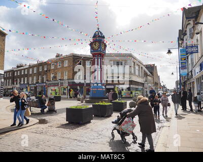 Sheerness, Kent, Regno Unito. Il 4 aprile, 2018. Regno Unito Meteo: un soleggiato e caldo giorno in Sheerness. Credito: James Bell/Alamy Live News Foto Stock