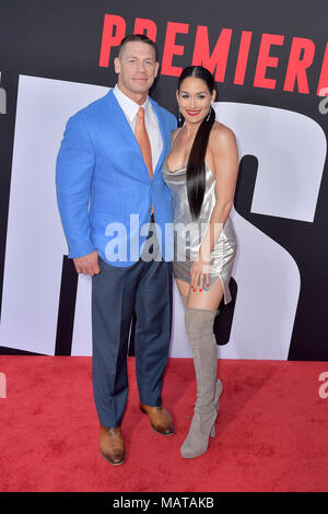John Cena e la sua fidanzata Nikki Bella frequentando il 'bloccanti' premiere al Regency Village Theatre il 3 aprile 2018 a Los Angeles, California. Foto Stock