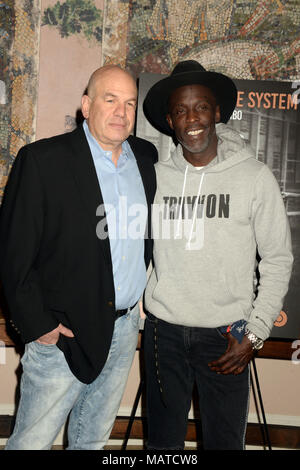 NEW YORK, NY - 03 aprile: David Simon, Michael Kenneth Williams assiste il "Vice" Stagione 6 Premiere a Whitby Hotel su Aprile 3, 2018 in New York City People: David Simon, Michael Kenneth Williams Foto Stock