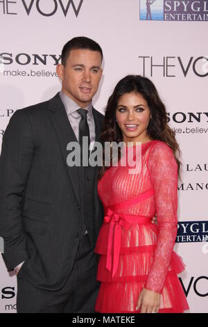 HOLLYWOOD, CA - febbraio 06: Channing Tatum Jenna Dewan-Tatum assiste la premiere di Sony Pictures' 'il voto' a Grauman del teatro cinese il 6 febbraio 2012 a Hollywood, California Persone: Channing Tatum Jenna Dewan-Tatum Foto Stock