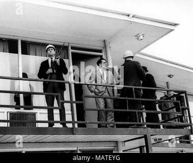 4 aprile 2018 - file - Il Reverendo Martin Luther King Jr. è stato fatalmente di colpo da J. Earl Ray a 6:01 p.m., 4 aprile 1968, come egli si fermò sul secondo piano balcone del Lorraine Hotel a Memphis, Tennessee. Nella foto: 4 aprile 1968 - Memphis, Tennessee, Stati Uniti - Il balcone della camera #306 del Lorraine Motel a Memphis, Tennessee, dove il Reverendo Martin Luther King Jr è stato ucciso il 4 aprile 1968. (Credito Immagine: © Keystone Press Agency/Keystone USA via ZUMAPRESS.com) Foto Stock