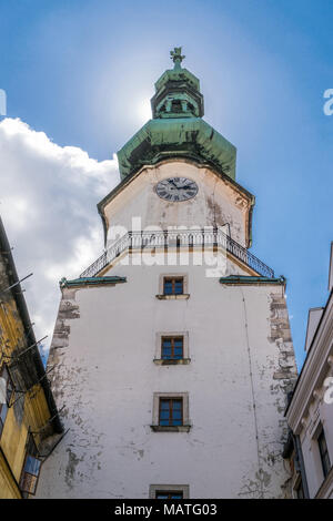 Michael's gate clock tower a Bratislava Foto Stock