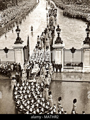 Il corteo funebre di Re Giorgio V fa il suo modo attraverso il Marble Arch Foto Stock