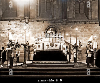 Bara del Re Giorgio V giacente in stato a Westminster Hall, Londra Foto Stock