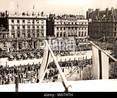 Le Loro Maestà' processione lungo Piccadilly Foto Stock