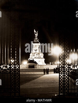 Il Victoria & Albert Memorial, illuminati per il 1935 Silver Jubilee Foto Stock