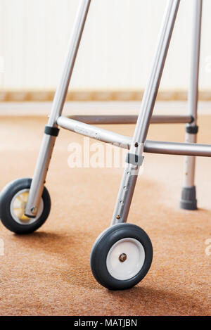 Ruote telaio a piedi, riabilitazione aiuti a piedi. Foto Stock