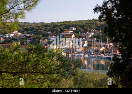 Gaios Harbour, dall'isolotto di Aghios Nikolaos, Paxos, Grecia Foto Stock