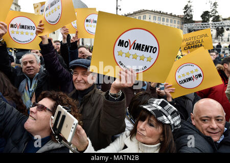 Campagna elettorale rally del Movimento 5 Stelle, svoltasi nella piazza del Popolo a Roma, Italia, davanti dei sondaggi di apertura il 4 marzo 2018. Dotato di: atmosfera dove: Roma, Lazio, Italia Quando: 02 Mar 2018 Credit: IPA/WENN.com * * disponibile solo per la pubblicazione in UK, USA, Germania, Austria, Svizzera** Foto Stock