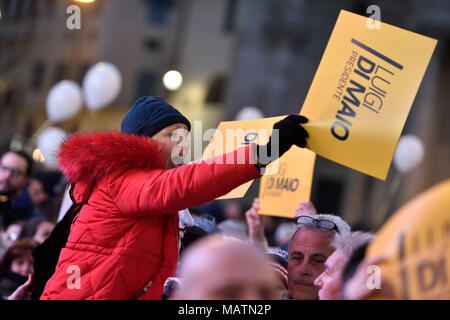 Campagna elettorale rally del Movimento 5 Stelle, svoltasi nella piazza del Popolo a Roma, Italia, davanti dei sondaggi di apertura il 4 marzo 2018. Dove: Roma, Lazio, Italia Quando: 02 Mar 2018 Credit: IPA/WENN.com * * disponibile solo per la pubblicazione in UK, USA, Germania, Austria, Svizzera** Foto Stock