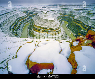 Snodi del fiume San Juan, porta le orecchie del monumento nazionale, Utah rari pesante tempesta invernale Foto Stock