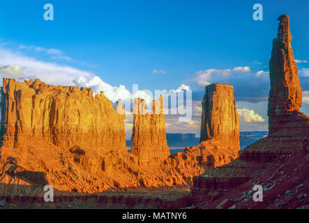 Guglie di Monumnet Valley, Monumnet Valley Tribal Park, Utah Stagecoach, Orso, coniglio, Castello, re sul trono Foto Stock